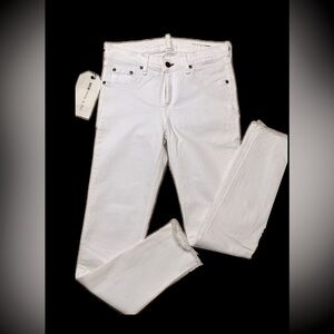 rag& bone white straight leg capri! Size women size 29 NEW WITH TAGS🔥